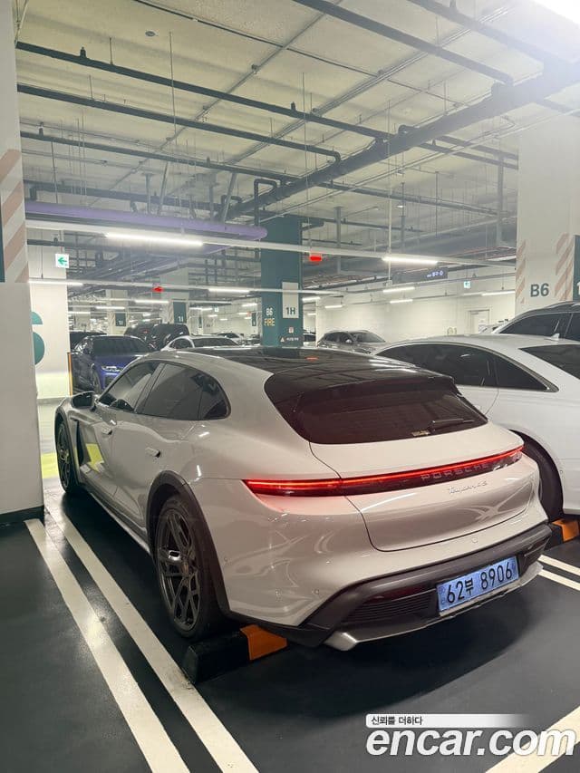 Porsche Taycan 2