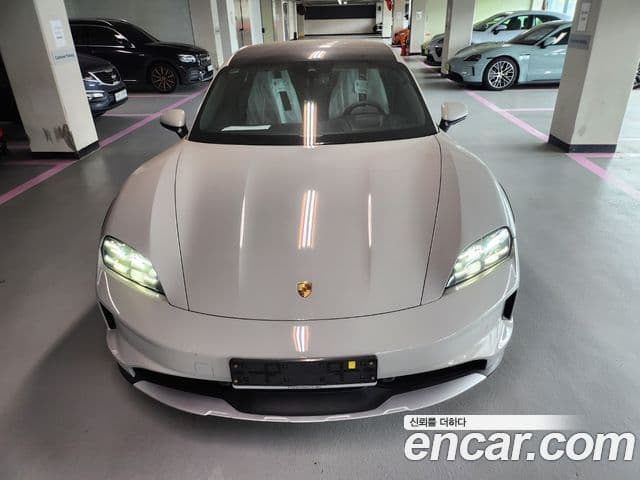 Porsche Taycan 3