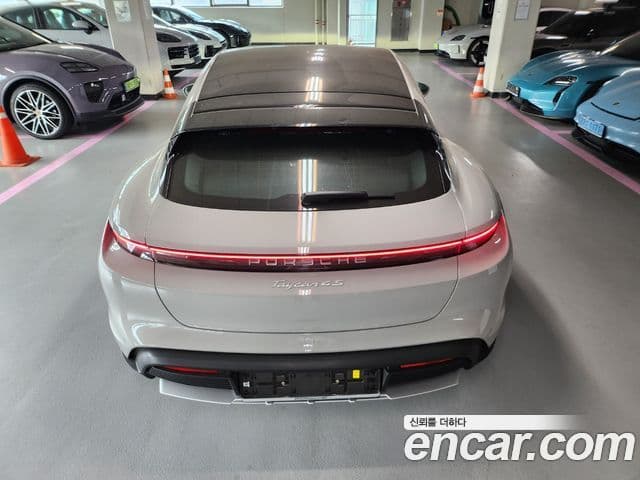 Porsche Taycan 4