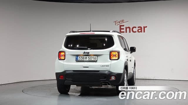 Jeep Renegade 4