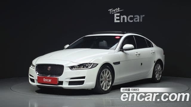 Jaguar XE 1