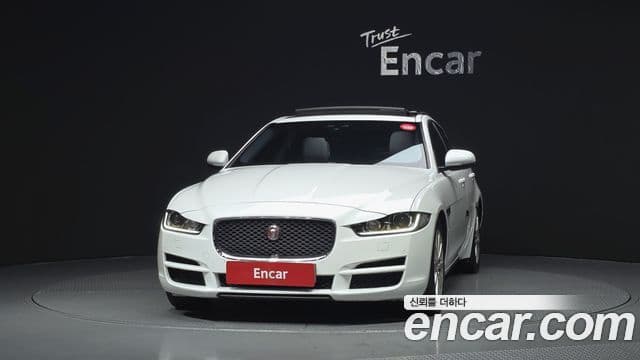 Jaguar XE 3
