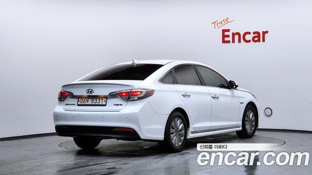 Hyundai LF Sonata Hybrid 2