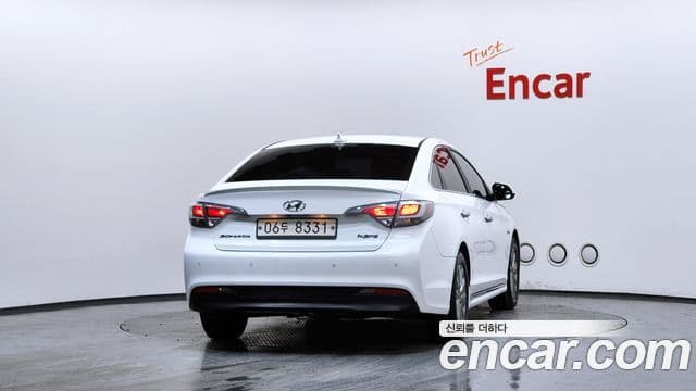 Hyundai LF Sonata Hybrid 4