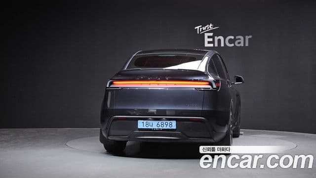 Tesla Model Y 4