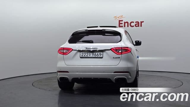 Maserati Levante 3