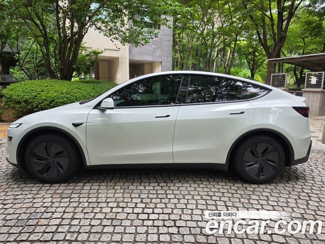 Tesla Model Y 2