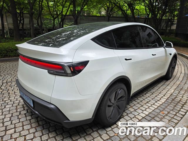 Tesla Model Y 3