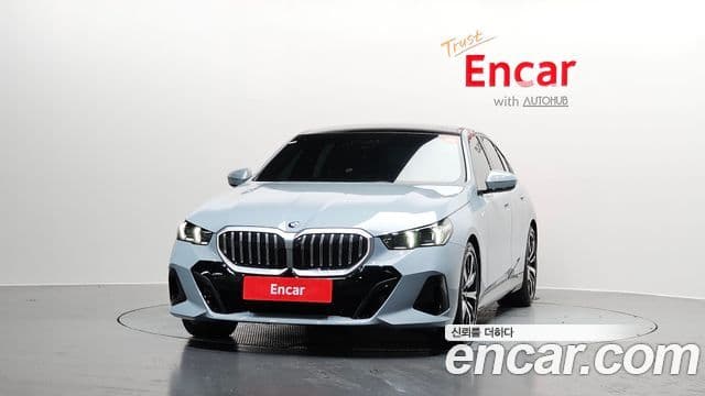 BMW 5 Series (G60) 2
