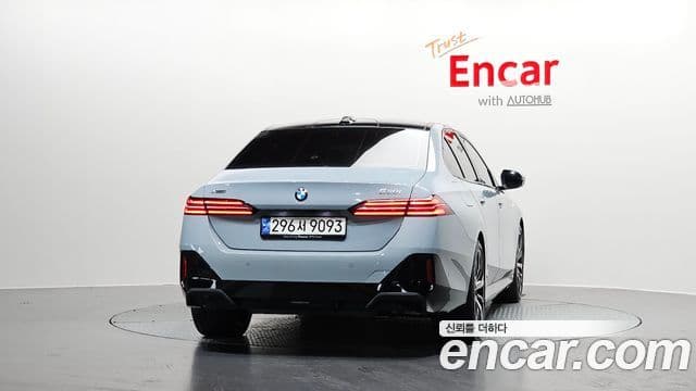 BMW 5 Series (G60) 3