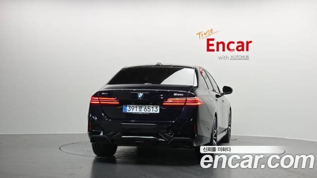 BMW 5 Series (G60) 3