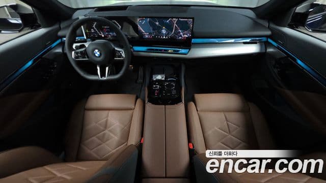 BMW 5 Series (G60) 4