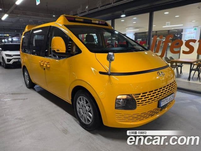 Hyundai Staria 2