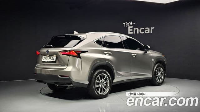 Lexus NX300h 2