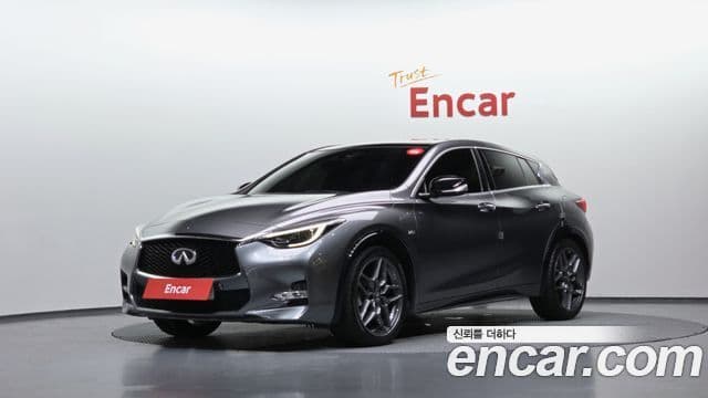 Infiniti Q30 1