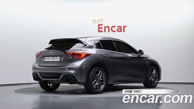 Infiniti Q30 2