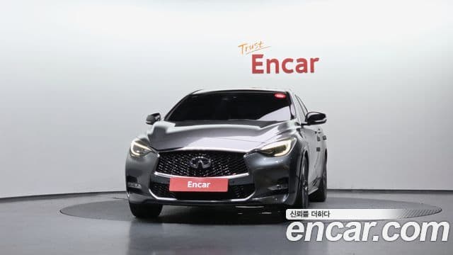 Infiniti Q30 3