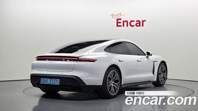 Porsche Taycan 2