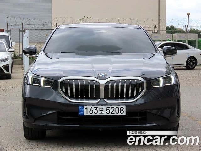 BMW 5 Series (G60)