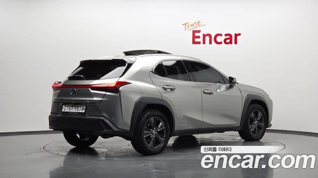 Lexus UX250h 2