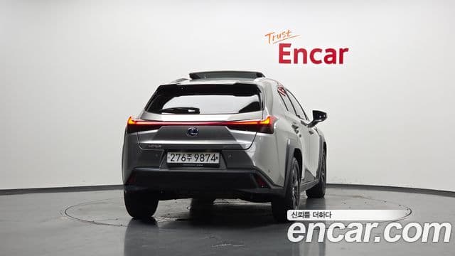 Lexus UX250h 4