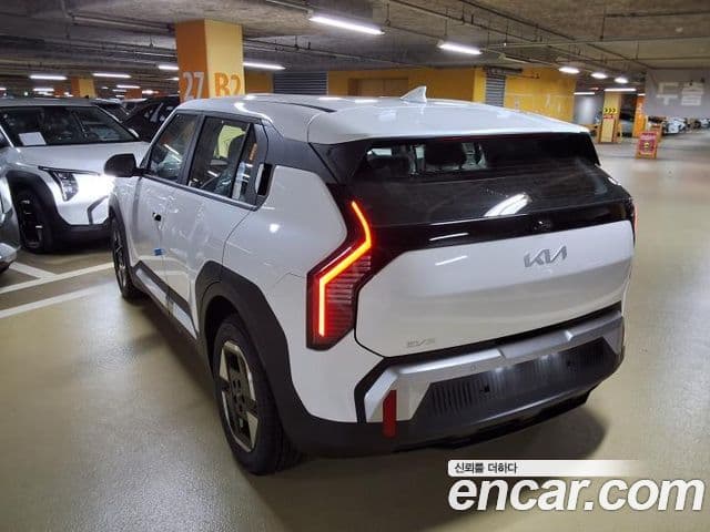 Kia EV3 4