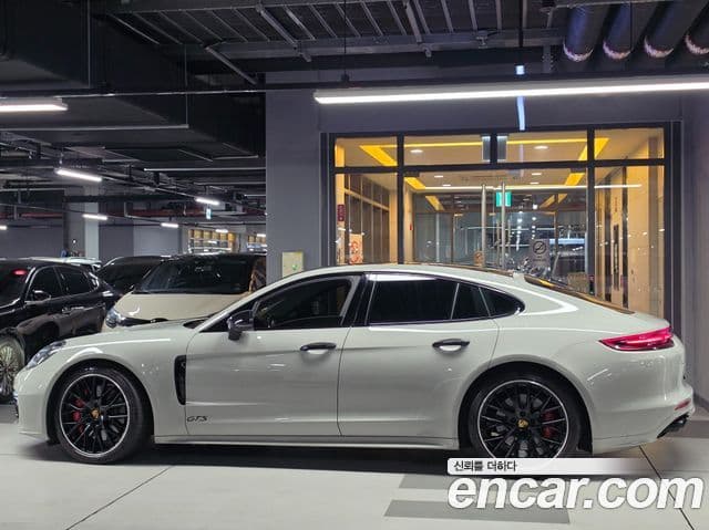 Porsche Panamera (971) 3