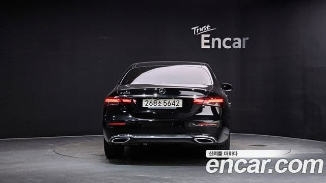 Mercedes-Benz E-Class W213 4