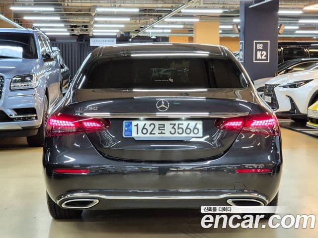 Mercedes-Benz E-Class W213 4