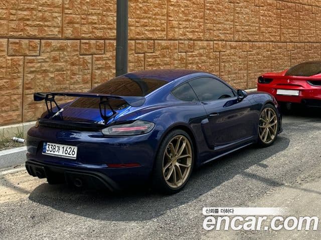 Porsche 718 Cayman 3