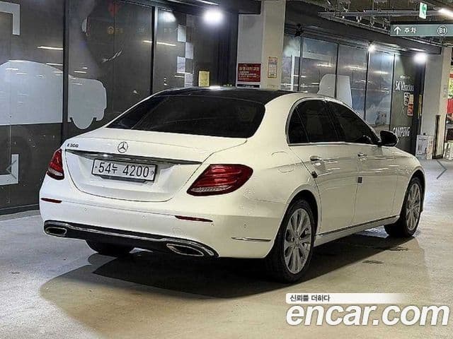 Mercedes-Benz E-Class W213 4