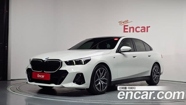 BMW 5 Series (G60)