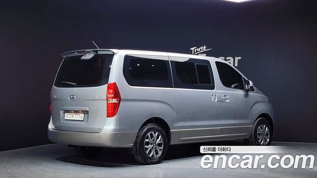 Hyundai The New Grand Starex 2