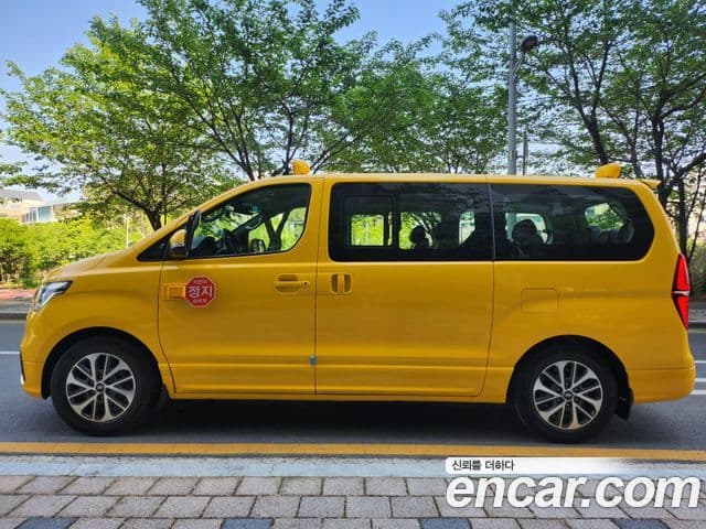 Hyundai The New Grand Starex 2