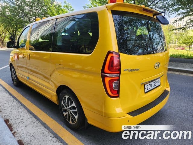 Hyundai The New Grand Starex 3