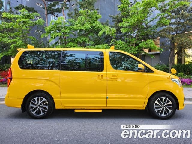 Hyundai The New Grand Starex 4