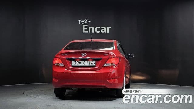 Hyundai Accent (New) 4