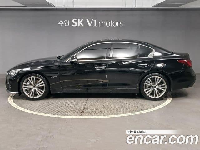 Infiniti Q50 3