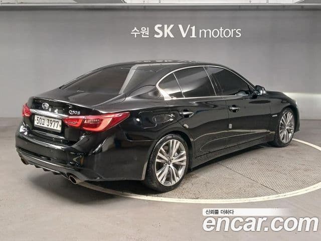 Infiniti Q50 4