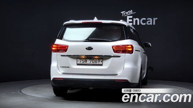 Kia The New Carnival 4