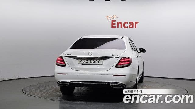 Mercedes-Benz E-Class W213 4