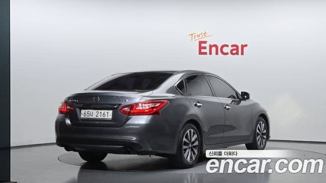 Nissan Altima 2