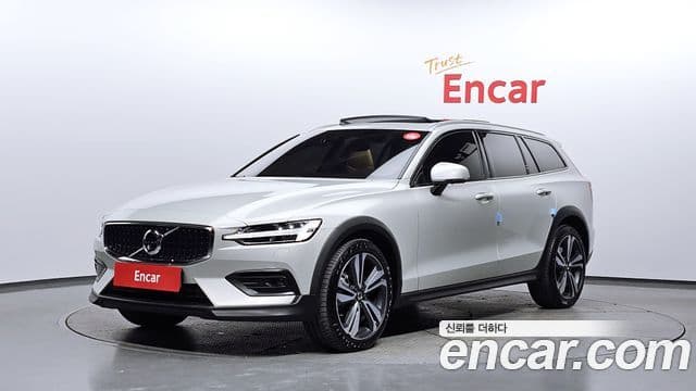 Volvo V60 Cross Country 2nd Gen 1