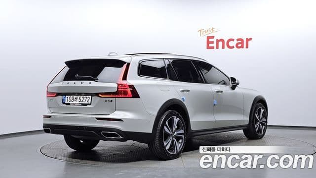 Volvo V60 Cross Country 2nd Gen 2