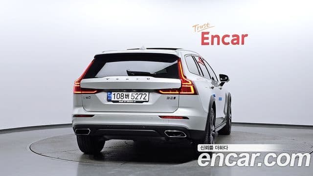 Volvo V60 Cross Country 2nd Gen 4