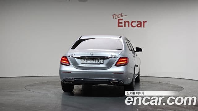 Mercedes-Benz E-Class W213 4