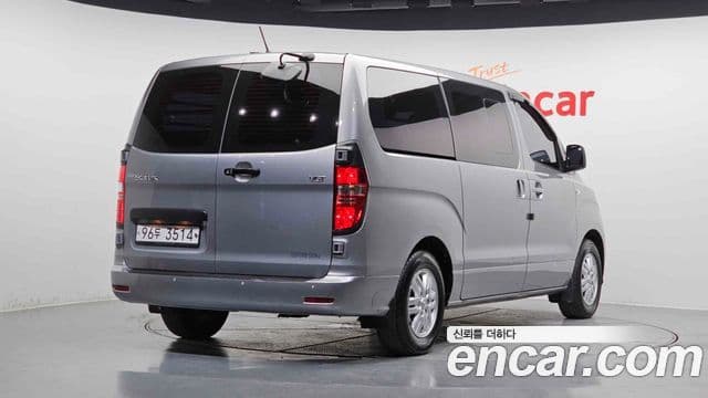 Hyundai The New Grand Starex 1