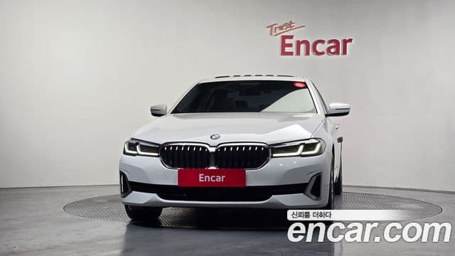 BMW 5 Series (G30) 3