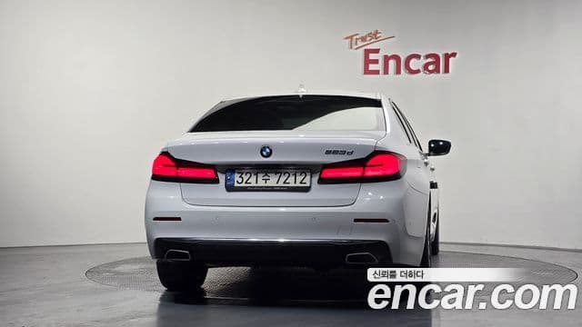 BMW 5 Series (G30) 4