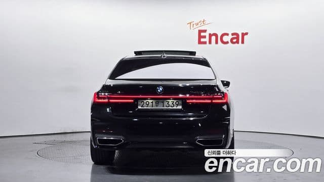BMW 7 Series (G11) 4